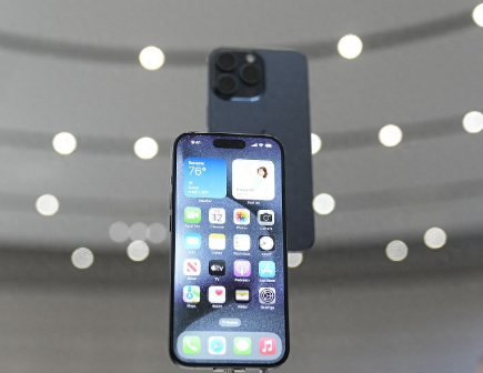 汉滨Apple维修站分享买iPhone15还是华为Mate60 